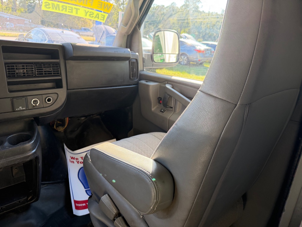 Photo 25 of this CHEVROLET EXPRESS G3500