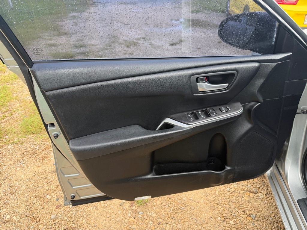 Photo 8 of this TOYOTA CAMRY