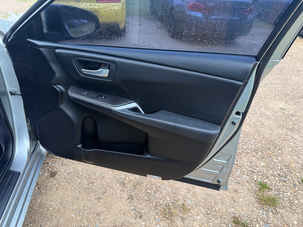 Photo 14 of this TOYOTA CAMRY