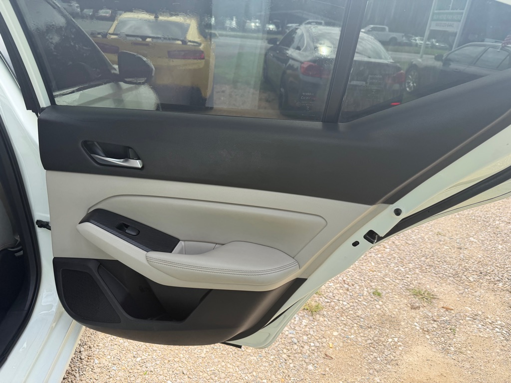 Photo 15 of this NISSAN ALTIMA