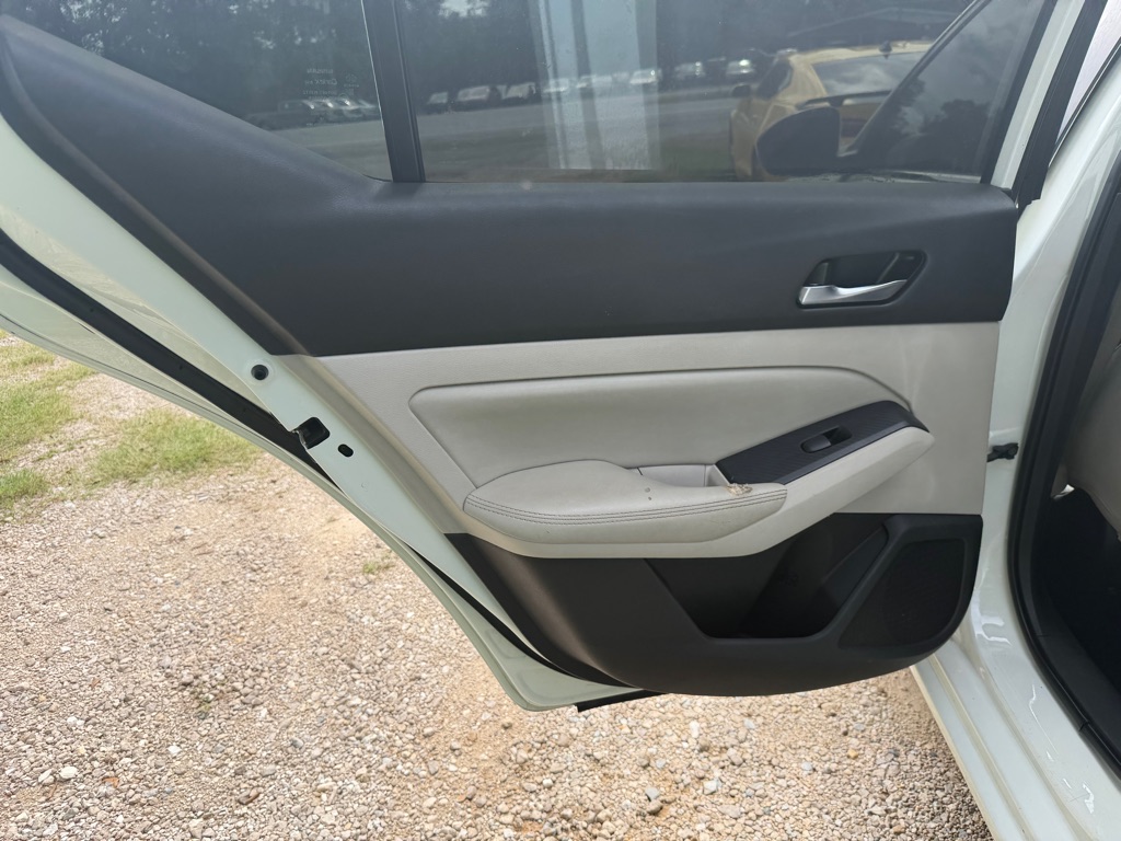 Photo 11 of this NISSAN ALTIMA