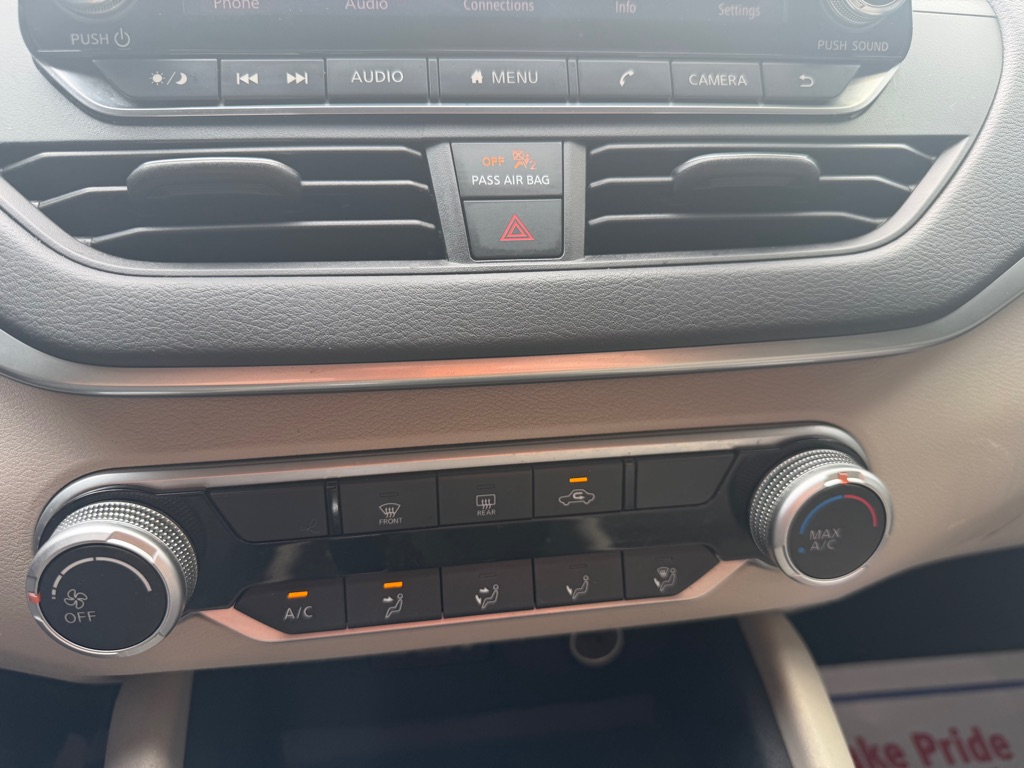 Photo 24 of this NISSAN ALTIMA