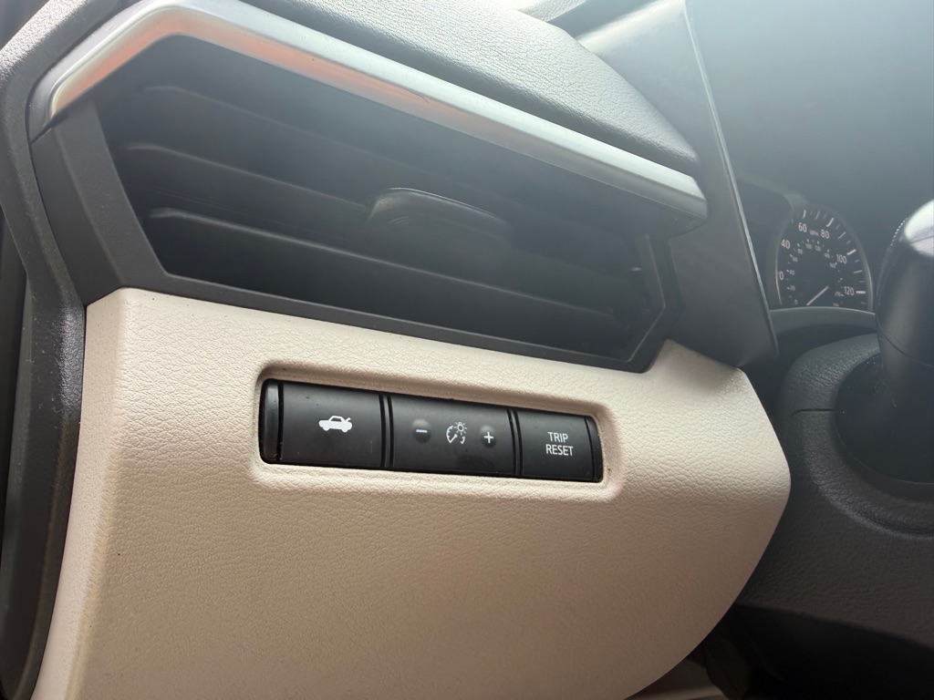 Photo 22 of this NISSAN ALTIMA