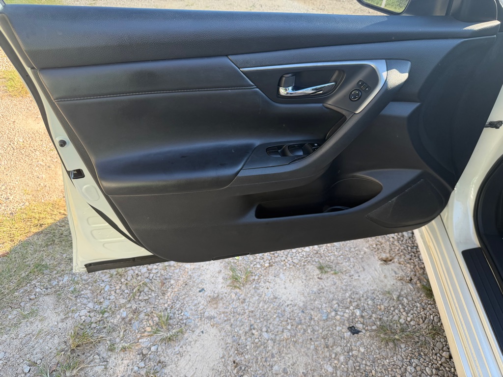 Photo 8 of this NISSAN ALTIMA