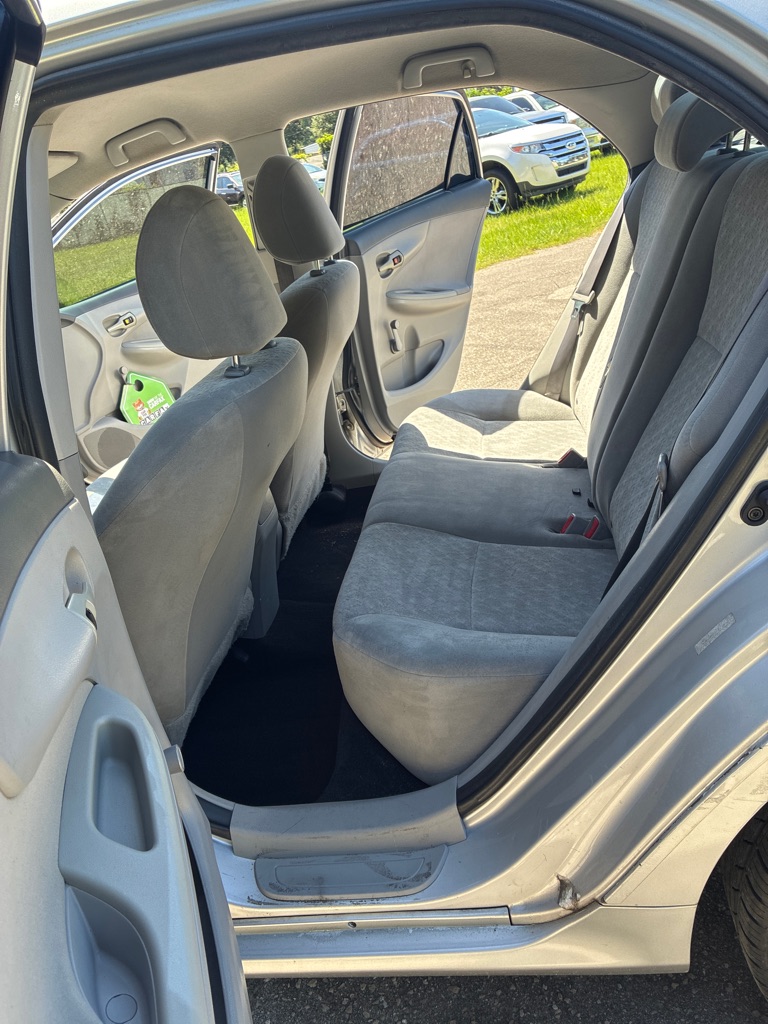 Photo 9 of this TOYOTA COROLLA
