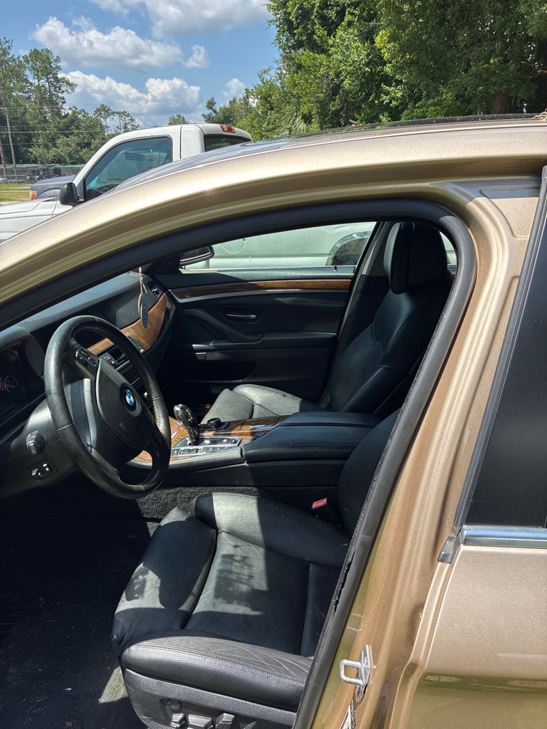 Photo 3 of this BMW 5 SERIES