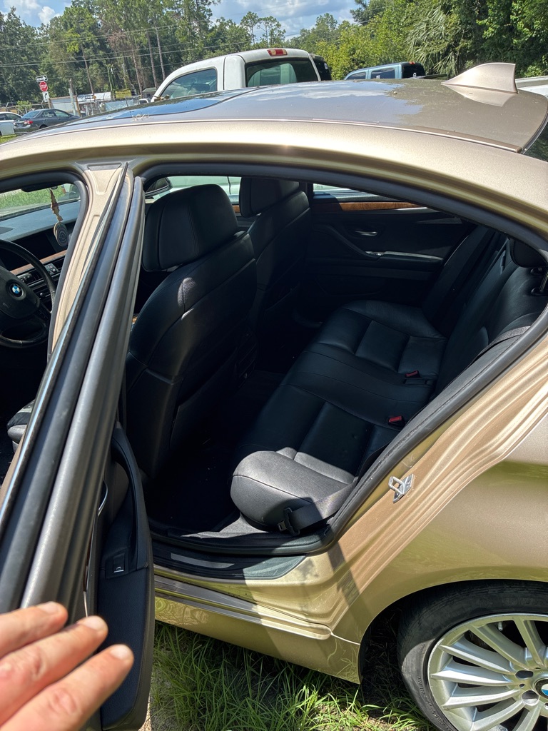 Photo 4 of this BMW 5 SERIES