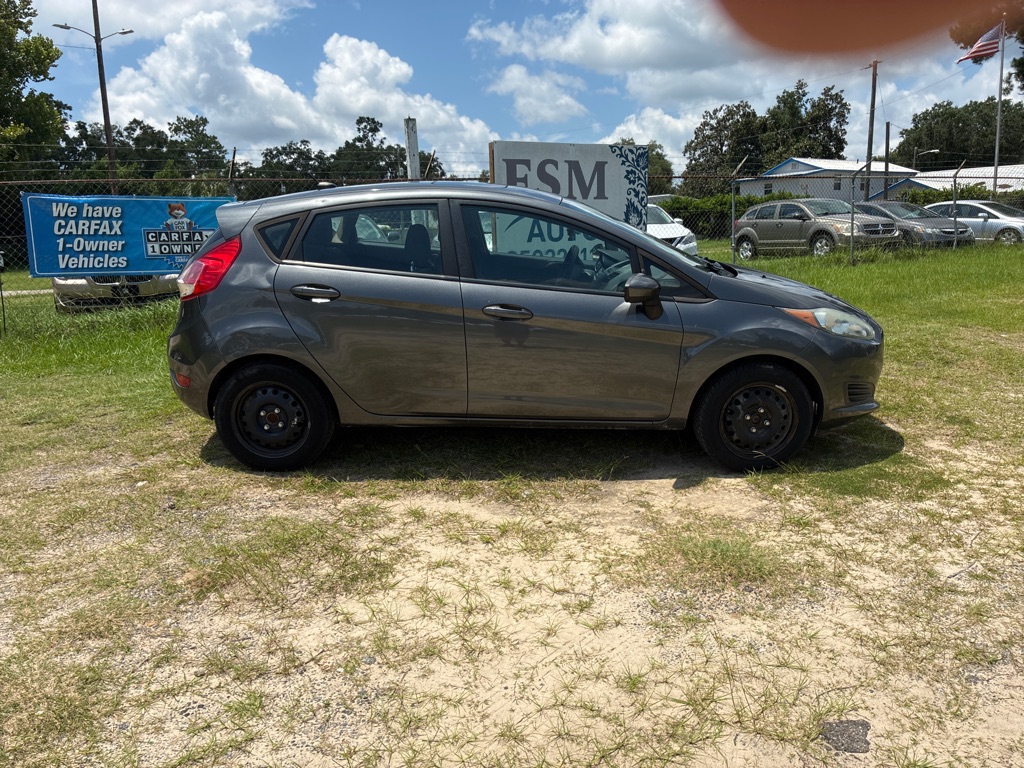 Photo 2 of this FORD FIESTA