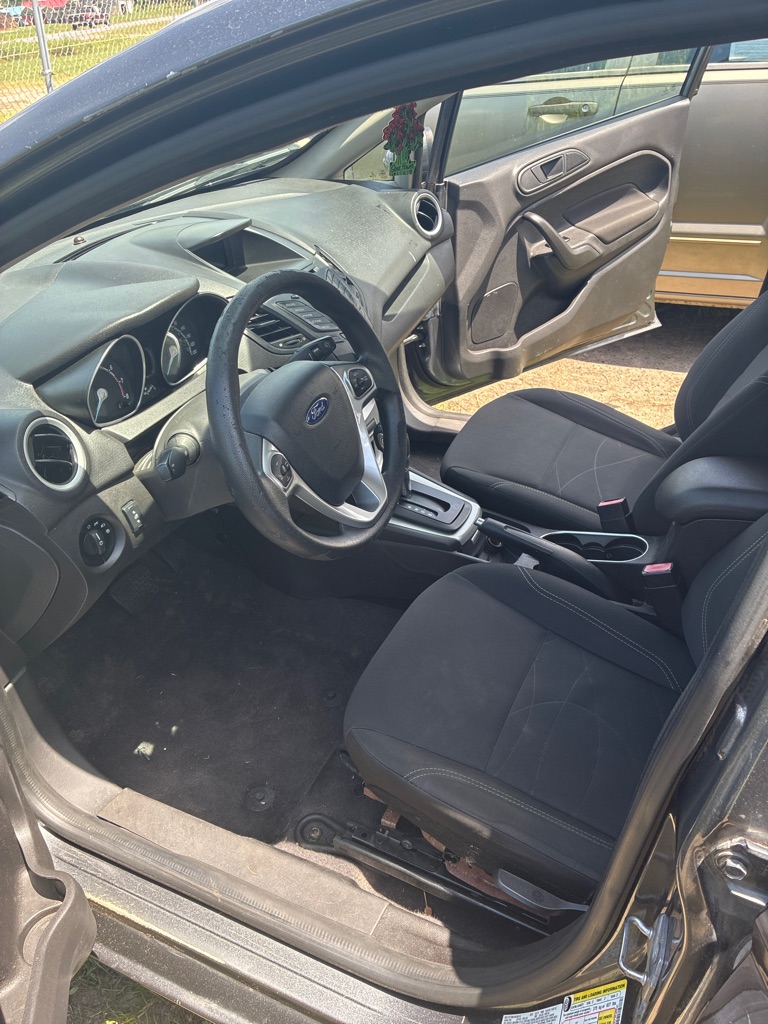 Photo 9 of this FORD FIESTA