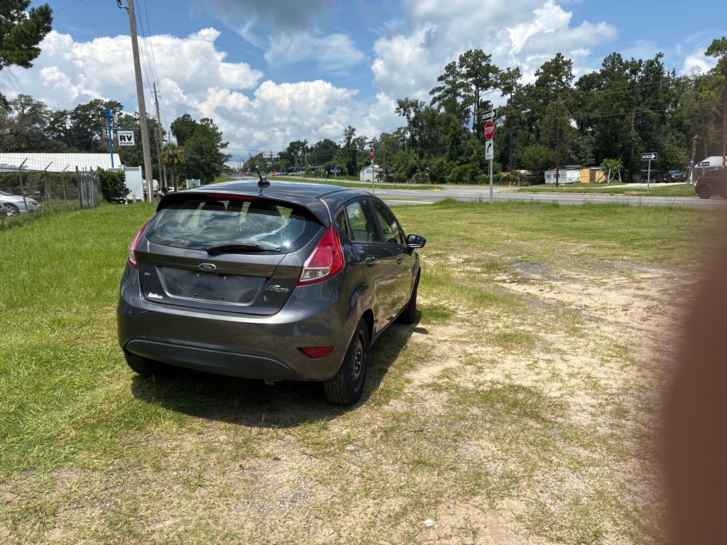 Photo 3 of this FORD FIESTA