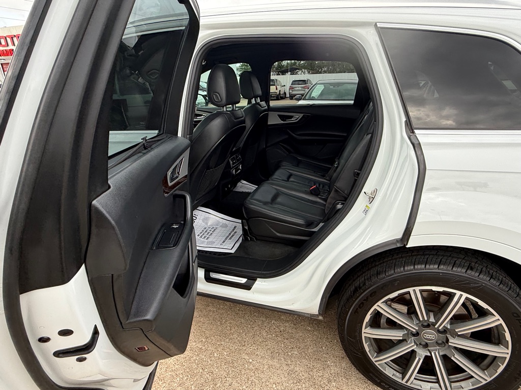 Photo 8 of this AUDI Q7