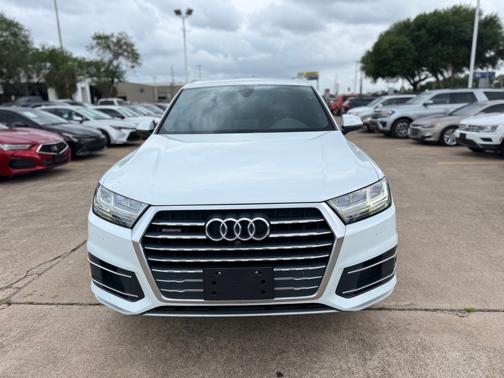 Photo 2 of this AUDI Q7