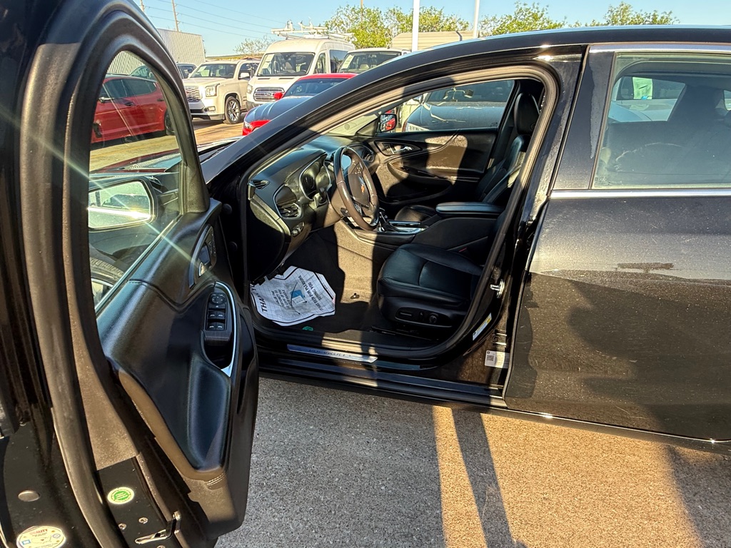Photo 5 of this CHEVROLET MALIBU