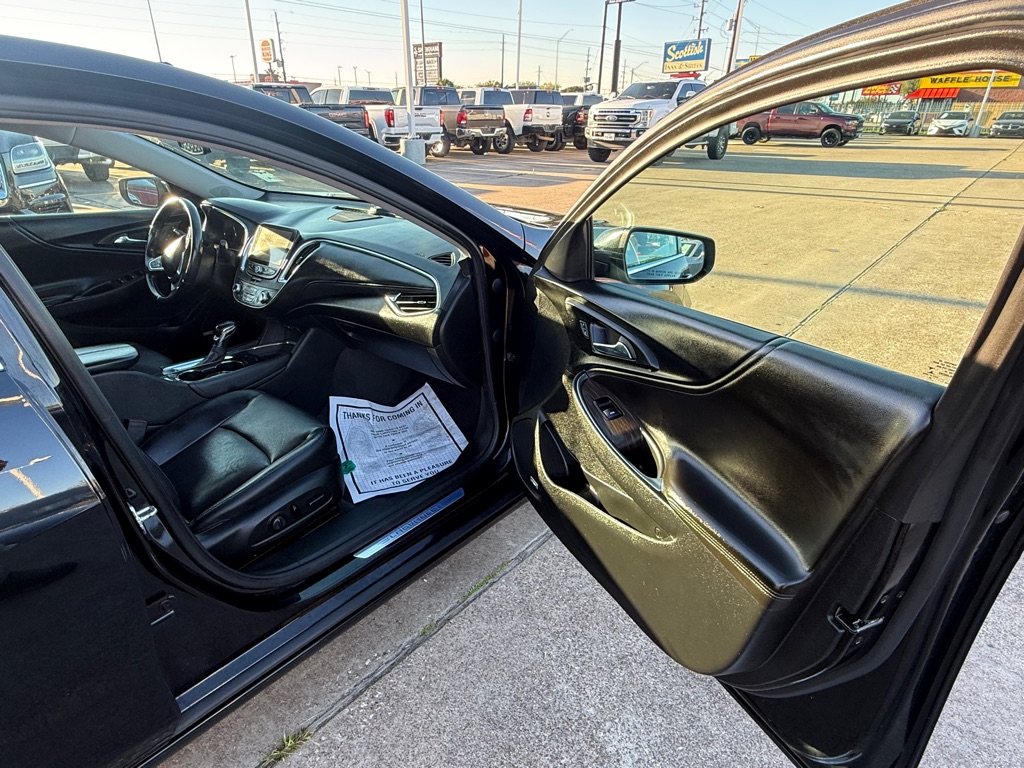 Photo 14 of this CHEVROLET MALIBU