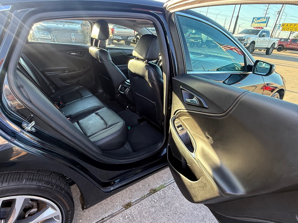 Photo 11 of this CHEVROLET MALIBU
