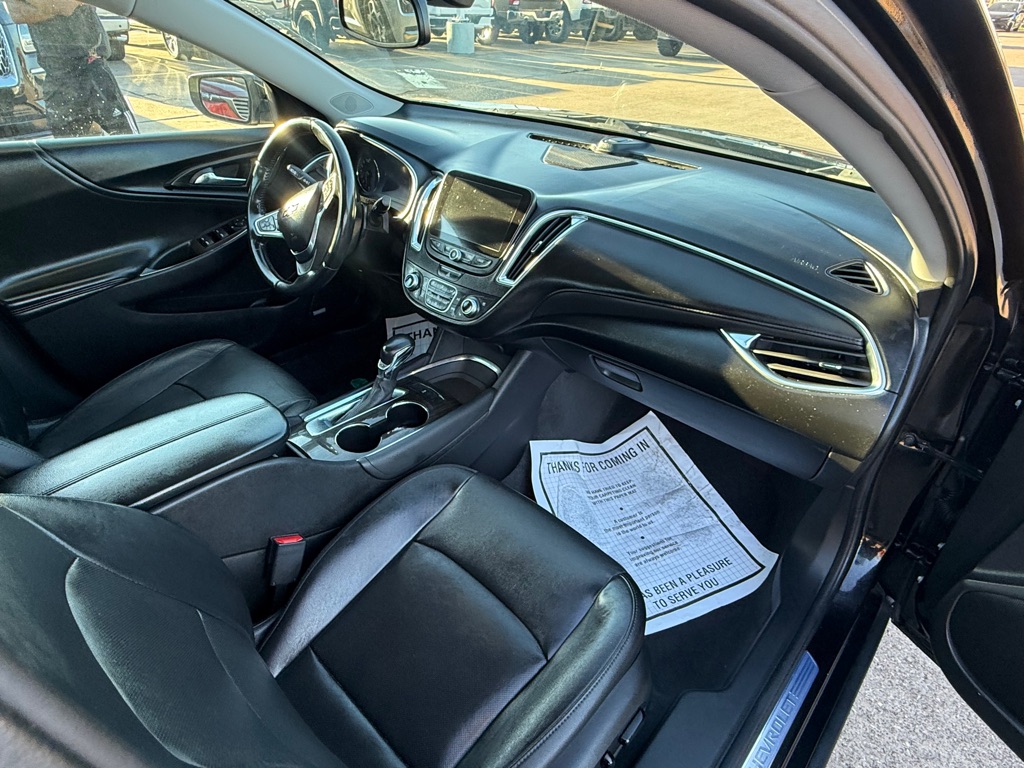 Photo 8 of this CHEVROLET MALIBU