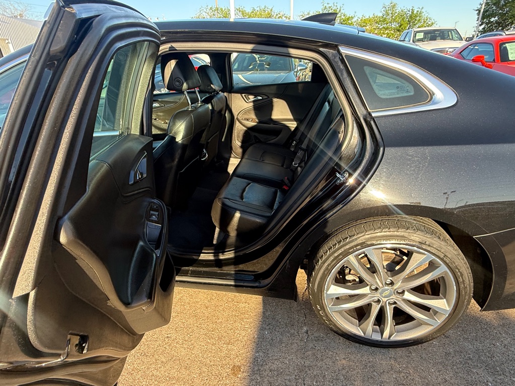 Photo 7 of this CHEVROLET MALIBU