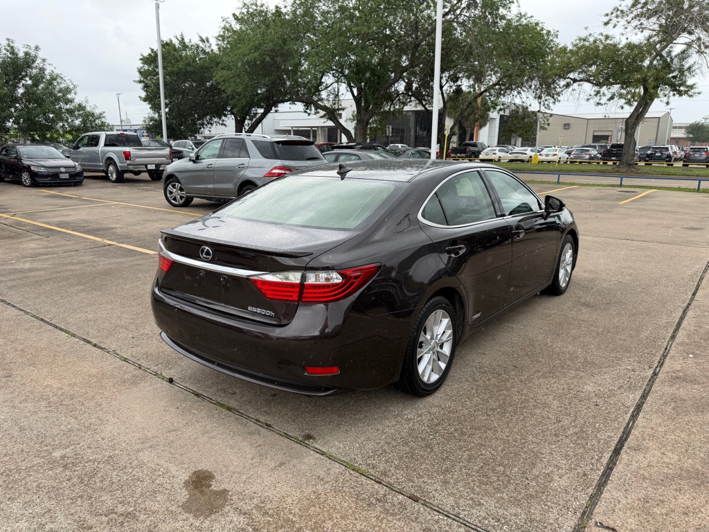 Photo 12 of this LEXUS ES 300H