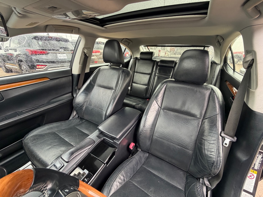 Photo 24 of this LEXUS ES 300H