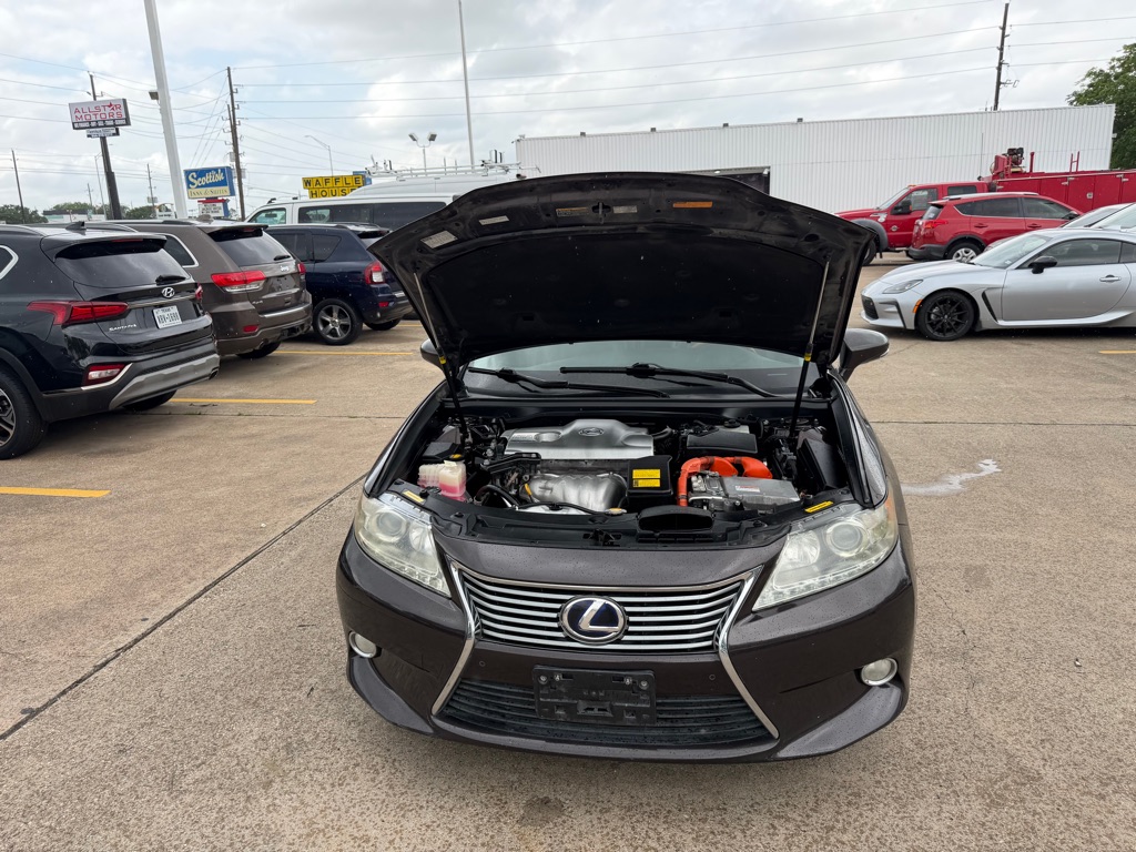 Photo 5 of this LEXUS ES 300H