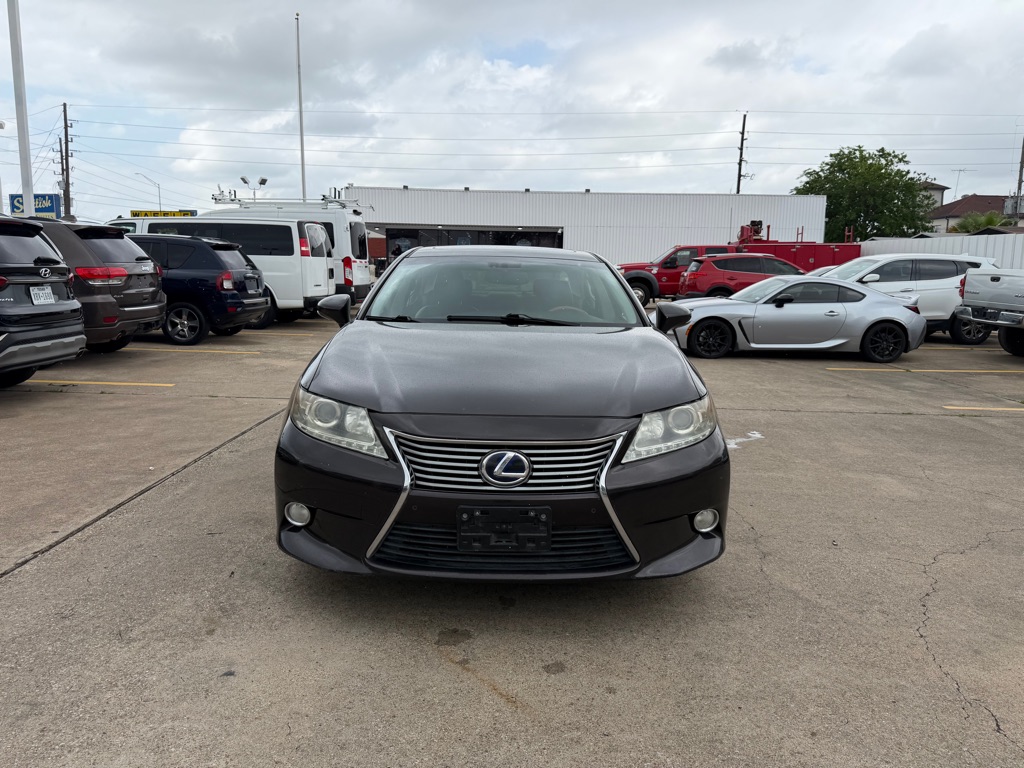Photo 2 of this LEXUS ES 300H
