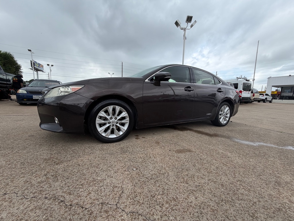 Photo 7 of this LEXUS ES 300H