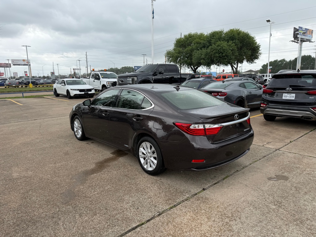 Photo 10 of this LEXUS ES 300H