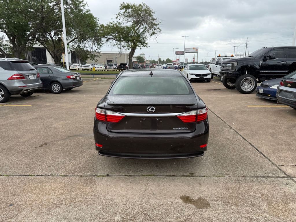 Photo 11 of this LEXUS ES 300H