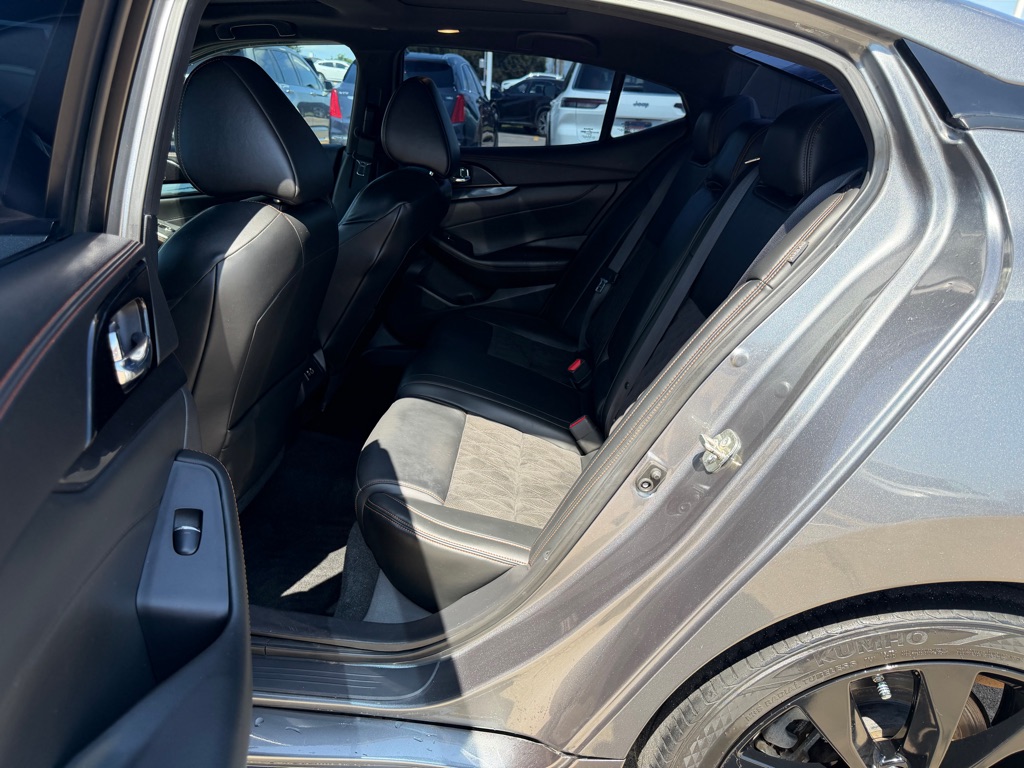 Photo 12 of this NISSAN MAXIMA