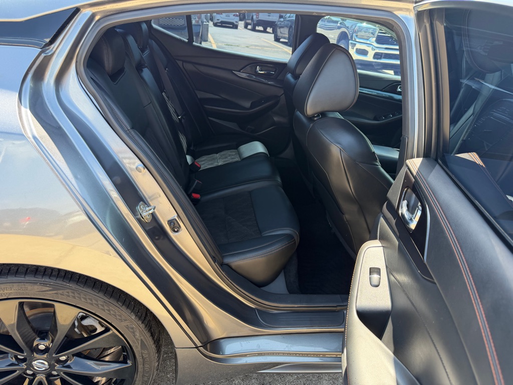 Photo 13 of this NISSAN MAXIMA