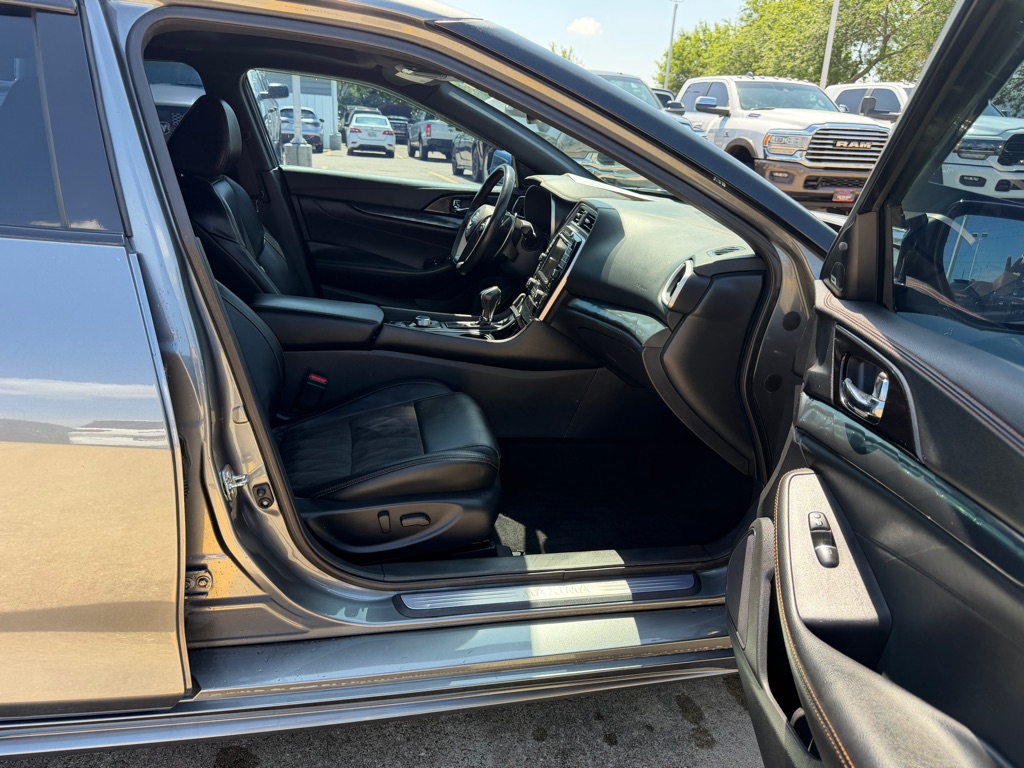 Photo 14 of this NISSAN MAXIMA
