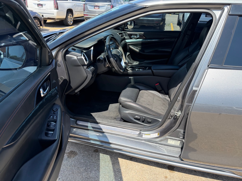 Photo 15 of this NISSAN MAXIMA