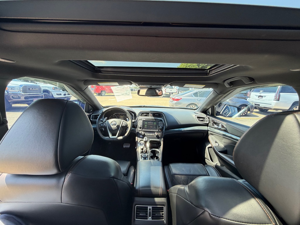 Photo 18 of this NISSAN MAXIMA
