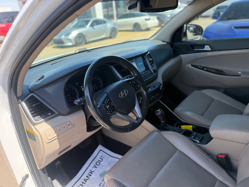Photo 13 of this HYUNDAI TUCSON