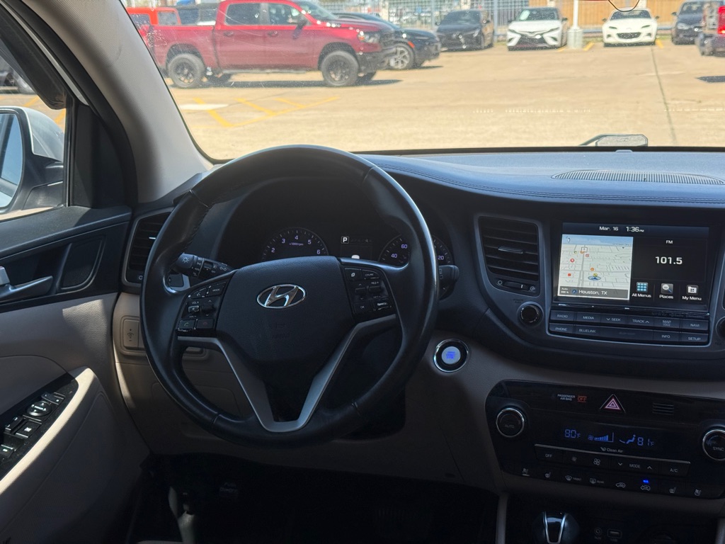 Photo 8 of this HYUNDAI TUCSON