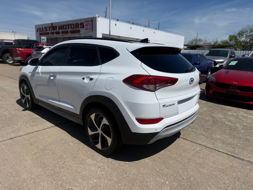 Photo 18 of this HYUNDAI TUCSON