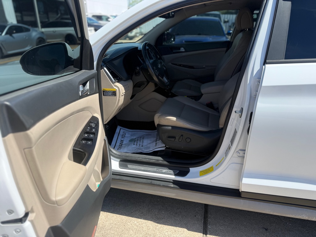 Photo 14 of this HYUNDAI TUCSON