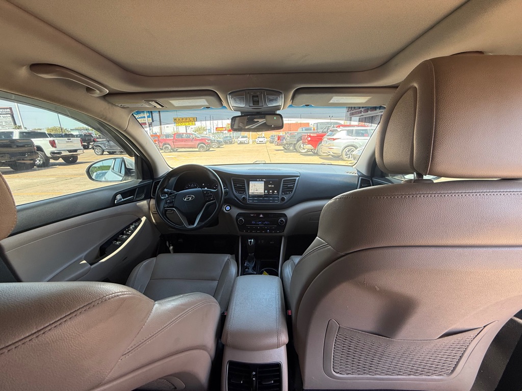 Photo 7 of this HYUNDAI TUCSON