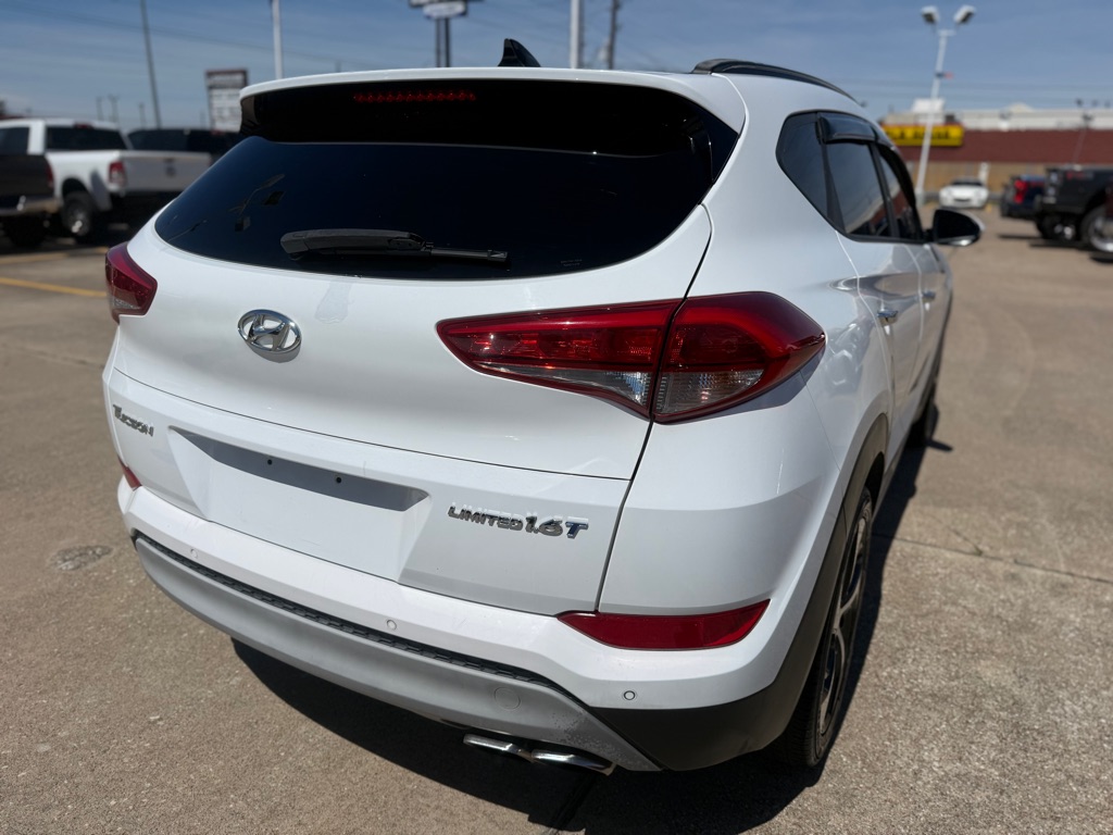 Photo 16 of this HYUNDAI TUCSON