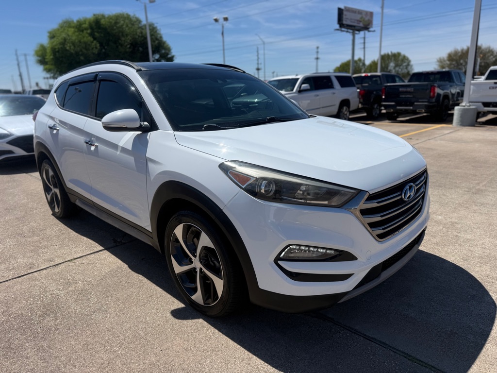 Photo 3 of this HYUNDAI TUCSON