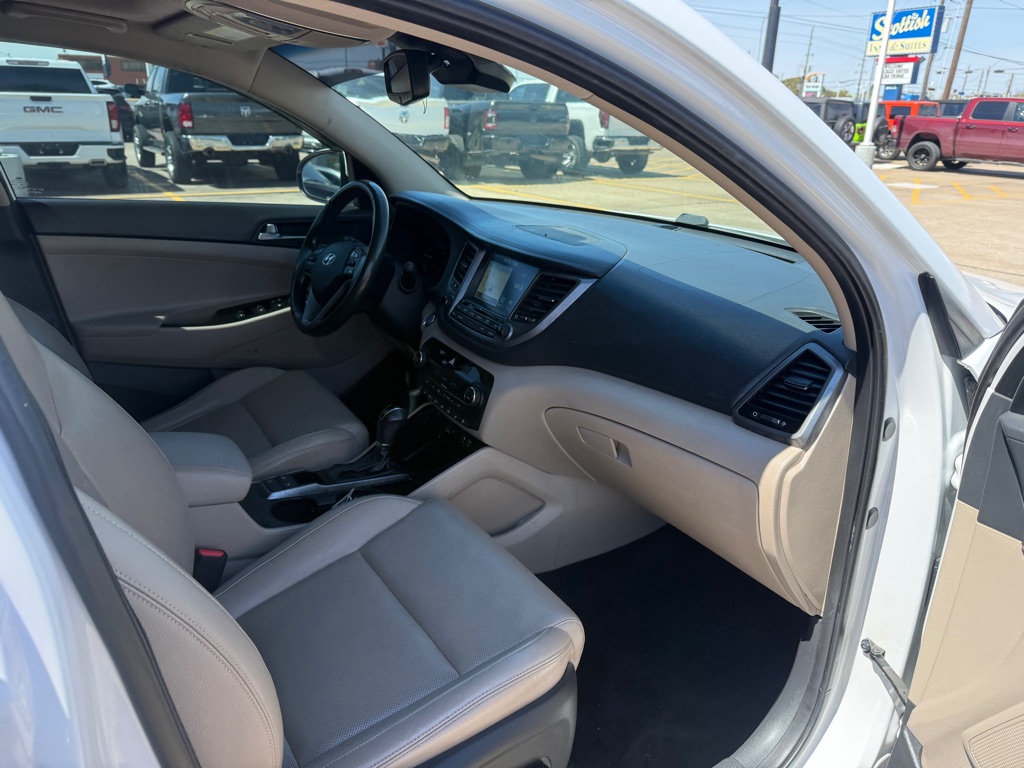 Photo 5 of this HYUNDAI TUCSON