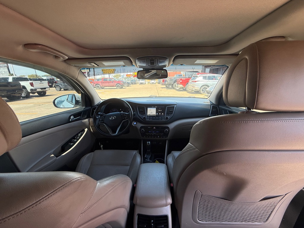 Photo 10 of this HYUNDAI TUCSON