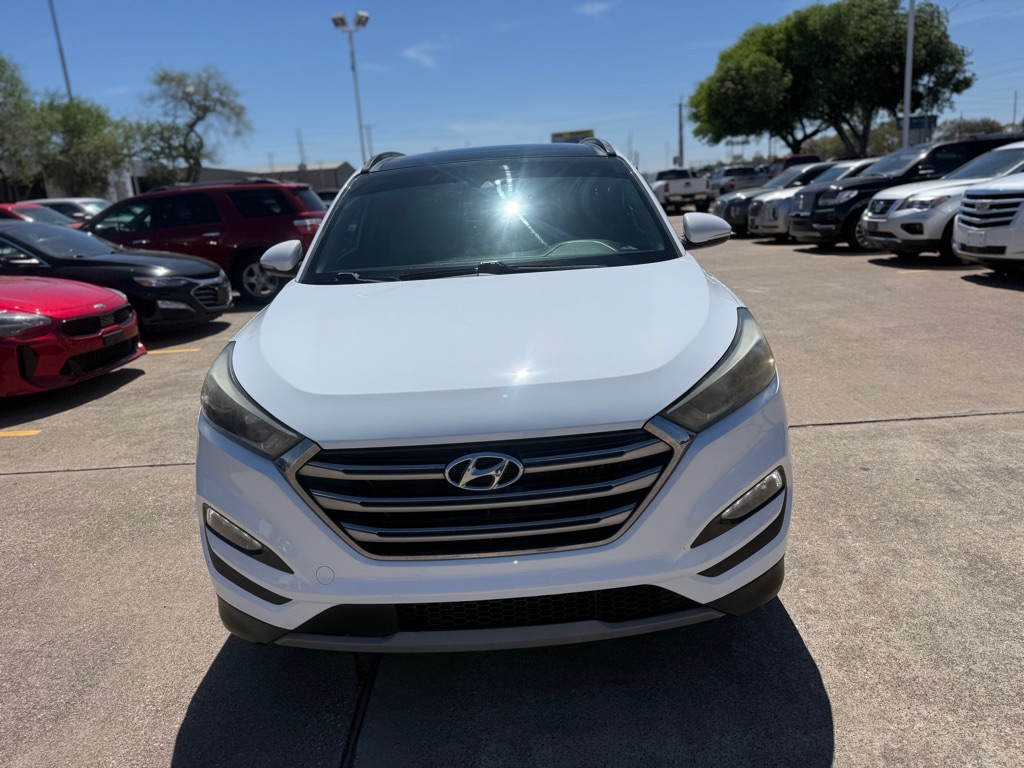 Photo 2 of this HYUNDAI TUCSON