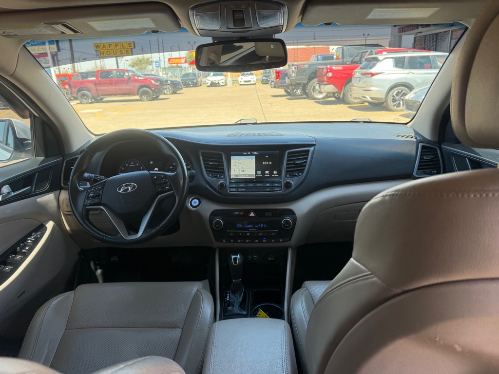 Photo 11 of this HYUNDAI TUCSON