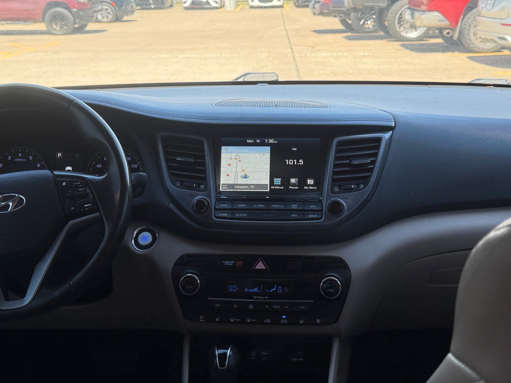 Photo 9 of this HYUNDAI TUCSON