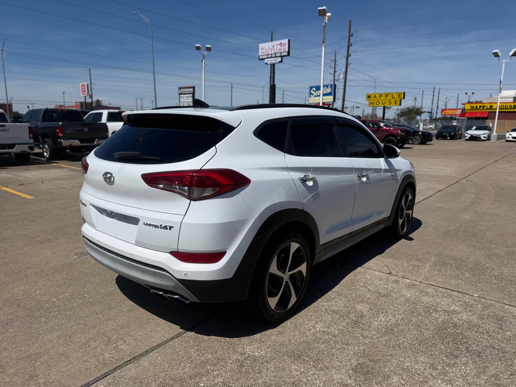 Photo 15 of this HYUNDAI TUCSON