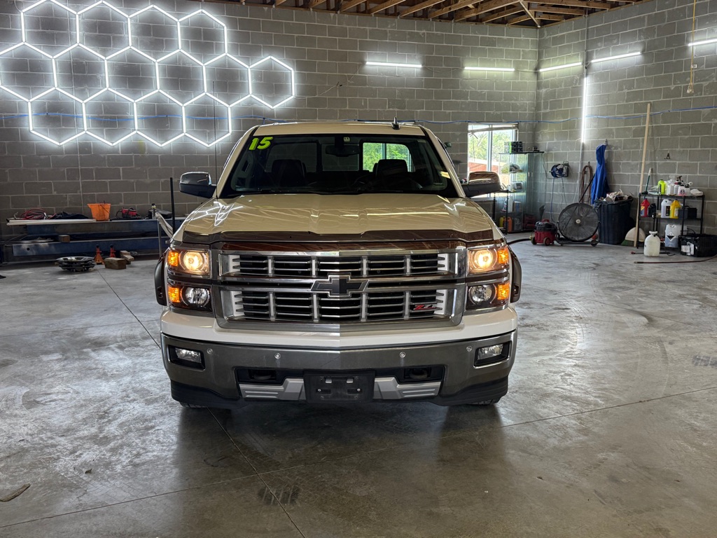 Photo 2 of this CHEVROLET SILVERADO 1500