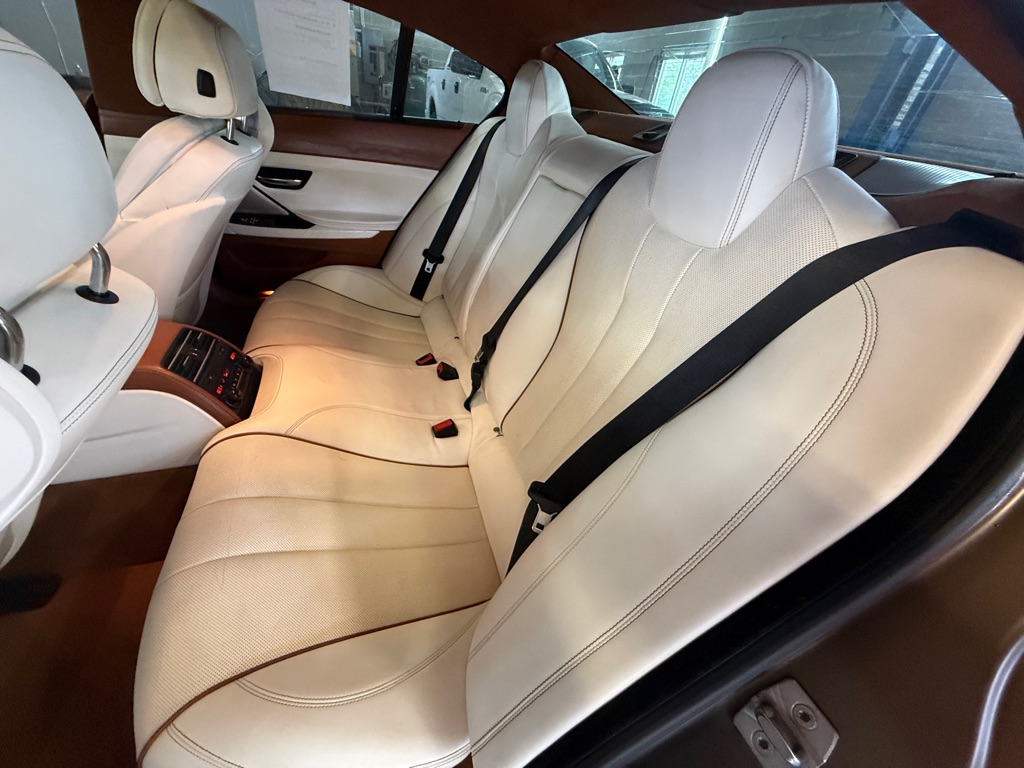 Photo 17 of this BMW 650