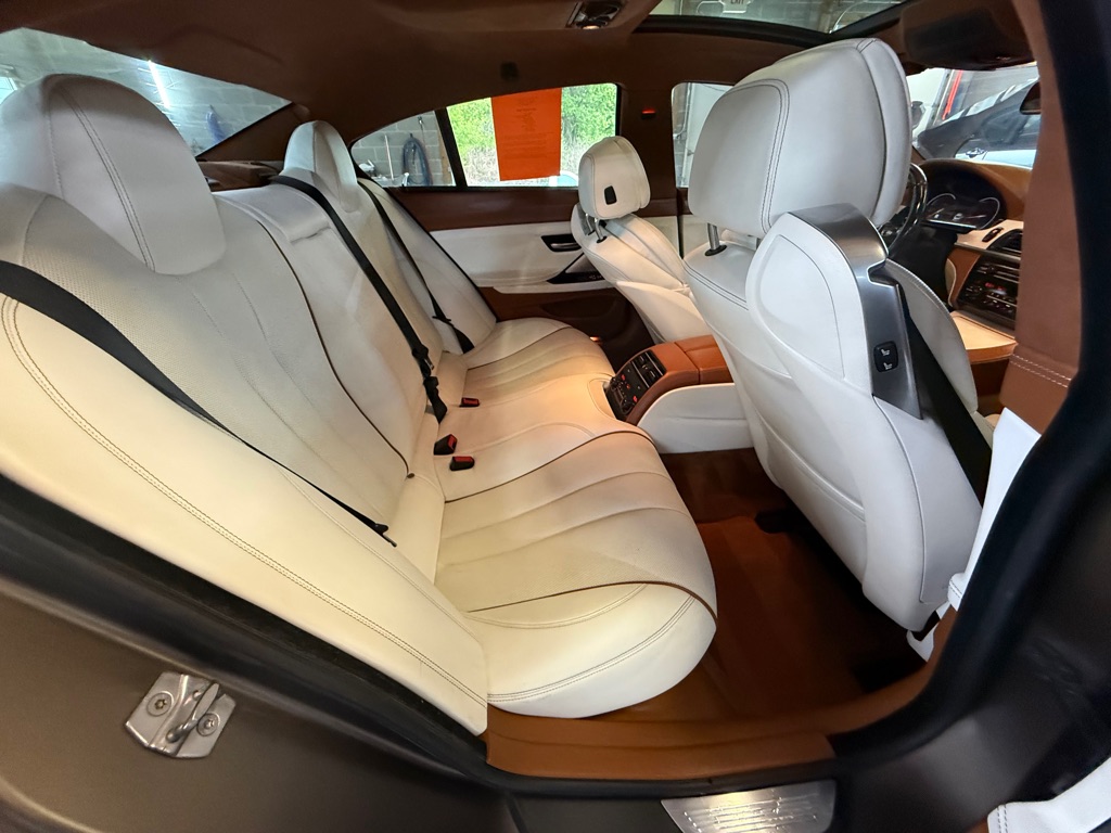 Photo 22 of this BMW 650
