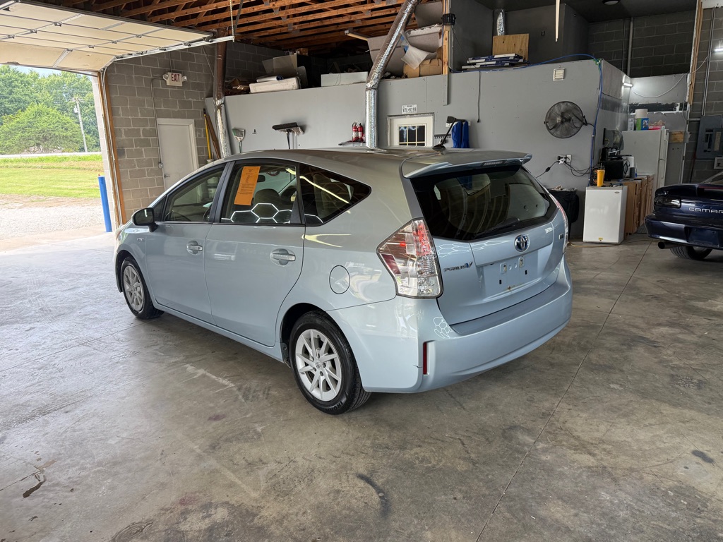 Photo 7 of this TOYOTA PRIUS V